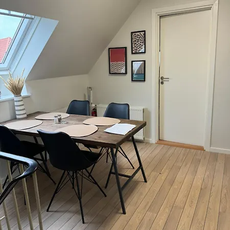 Apartment The Nightingale - Top-equipped House In - Free Parking