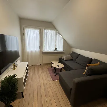 The Nightingale - Top-equipped House In - Free Parking Apartment