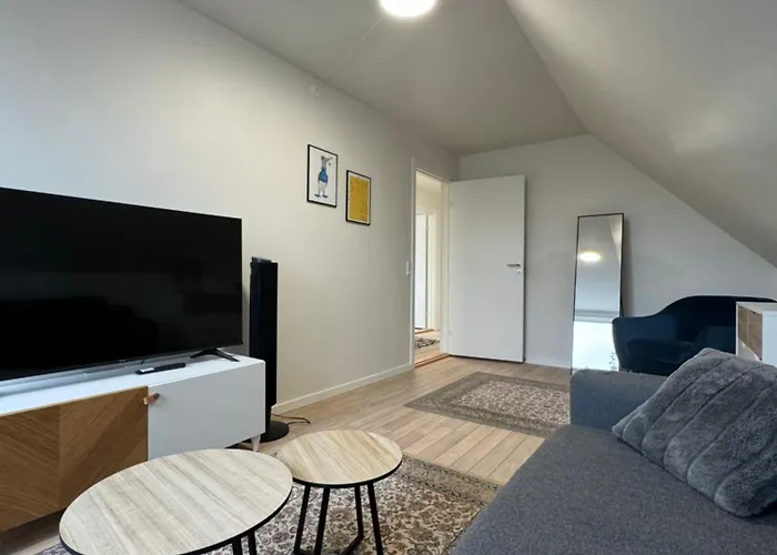 The Nightingale - Top-equipped House In - Free Parking أودنسه